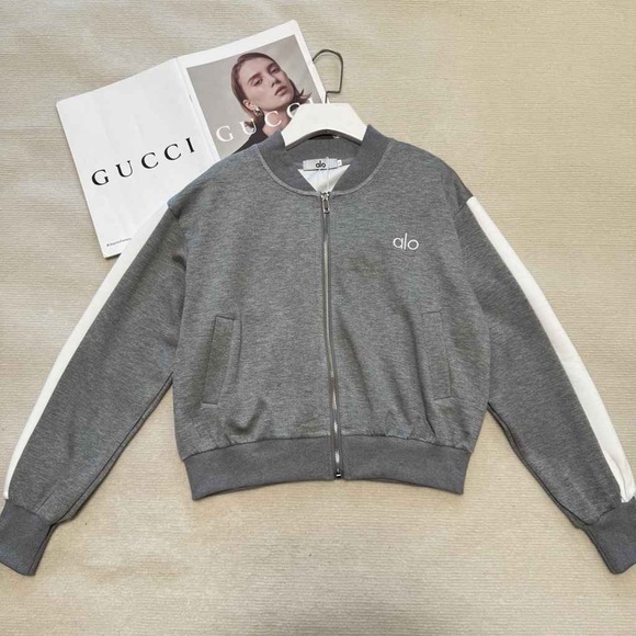 ALO Yoga Gray and White Sweatshirt and pants set - Picture 5 of 6